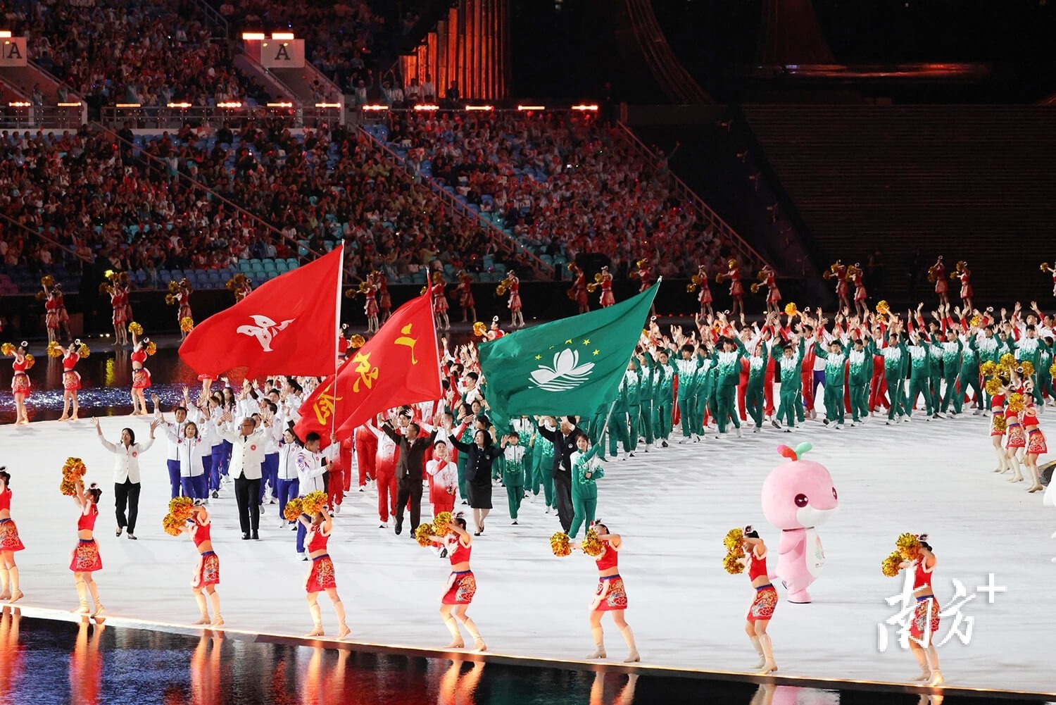 仅向中国球迷致歉！布莱顿删三笘薰与战犯合照 菲律宾：我们呢？